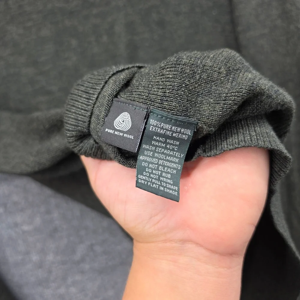 Rodd & Gunn Mens V-Neck Sweater Olive Green 100% Extrafine Merino‎ Wool Large L
